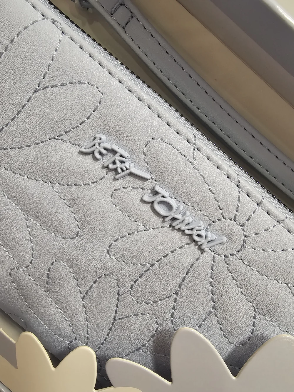 Betsey Johnson Light Blue Daisy Quilted Zip Around Wristlet Wallet NIB NWT